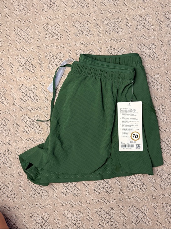 lululemon athletica Pants - lululemon NWT Textured Mesh HB Size M 2.5 “ Ivy Green